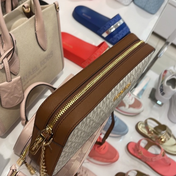 Michael Kors Jet Set Item Large East West Zip Crossbody Vanilla - Picture 5 of 16